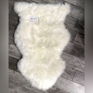 FIBRE by AUSKIN Sheepskin Rug Premium - color: Ivory